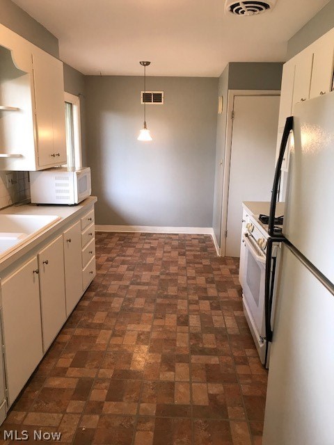 4614 College Road South Euclid, OH 44121 - Photo 15 of 34 kitchen