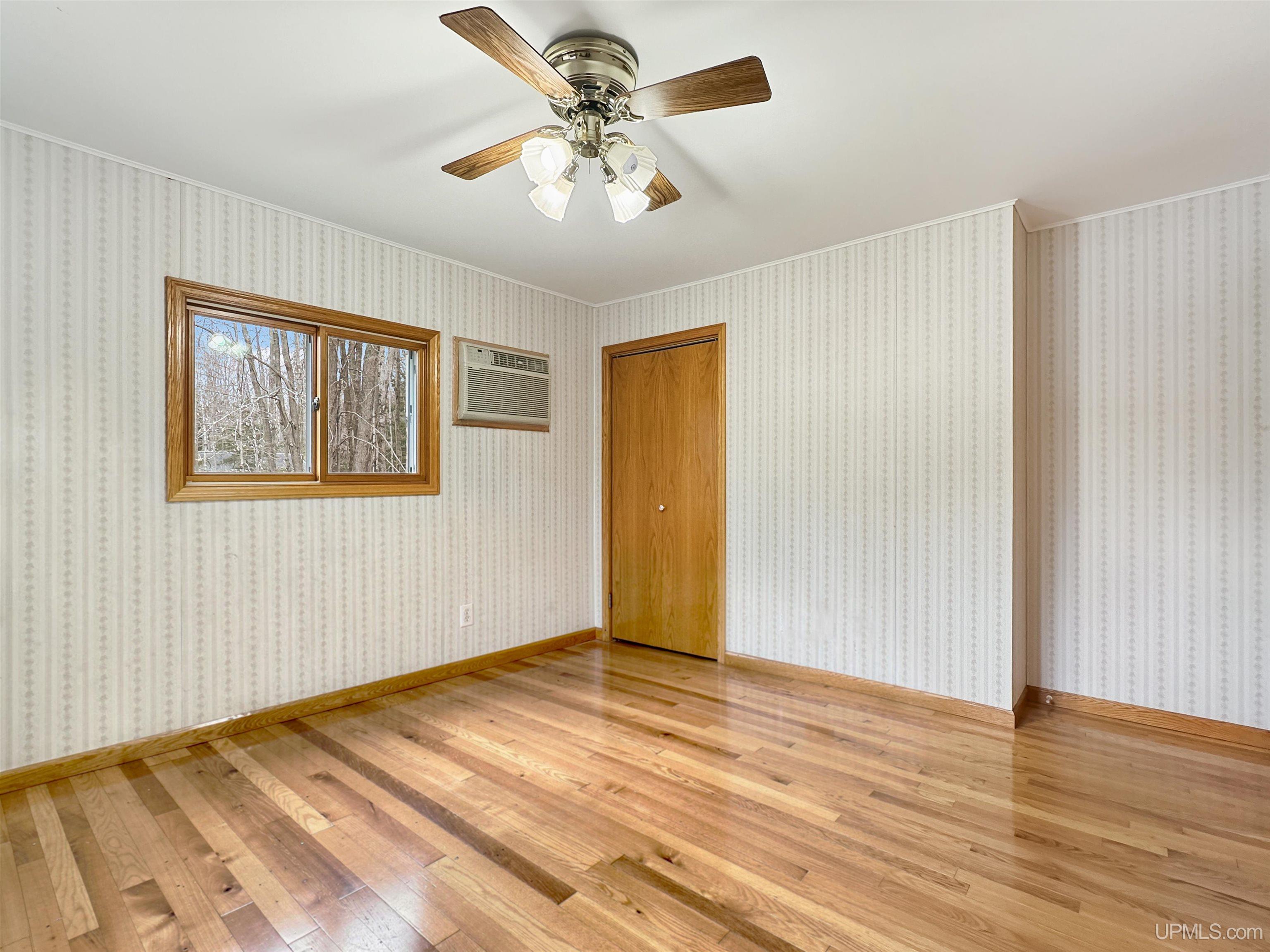 8672 M M.5 Road Gladstone, MI 49837 - Photo 10 of 38