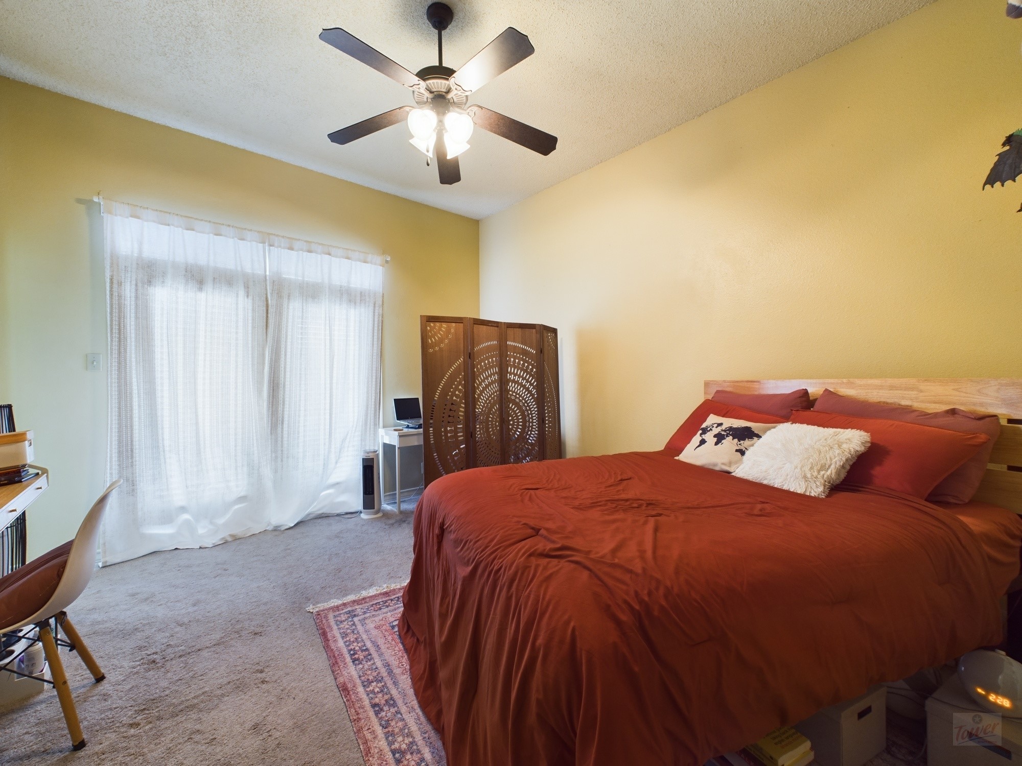 914 West 26th Street, Unit 303 Austin, TX 78705 - Photo 20 of 30 a bedroom with a bed and a chandelier