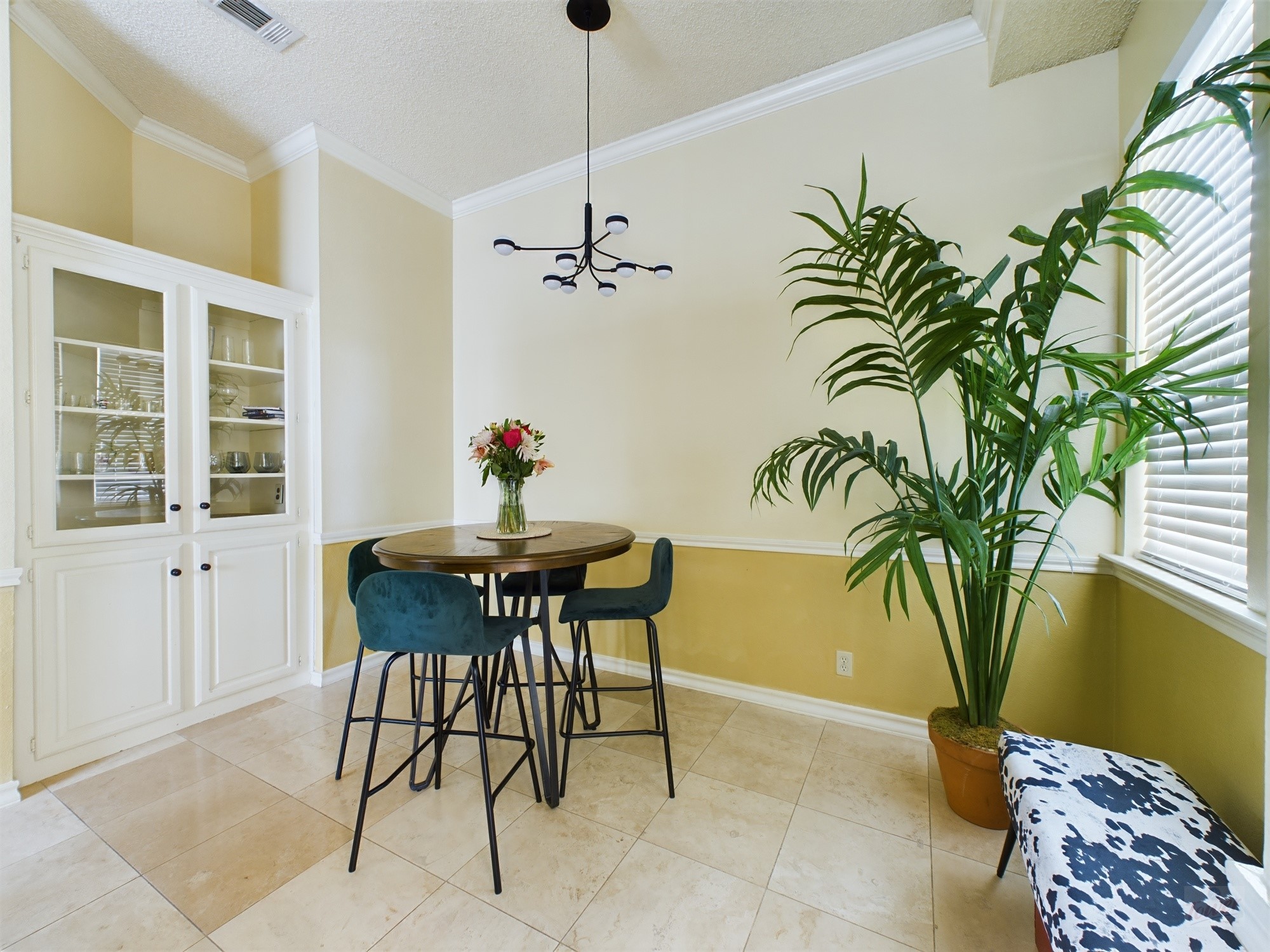 914 West 26th Street, Unit 303 Austin, TX 78705 - Photo 2 of 30 a view of a dining room with furniture and a potted plant