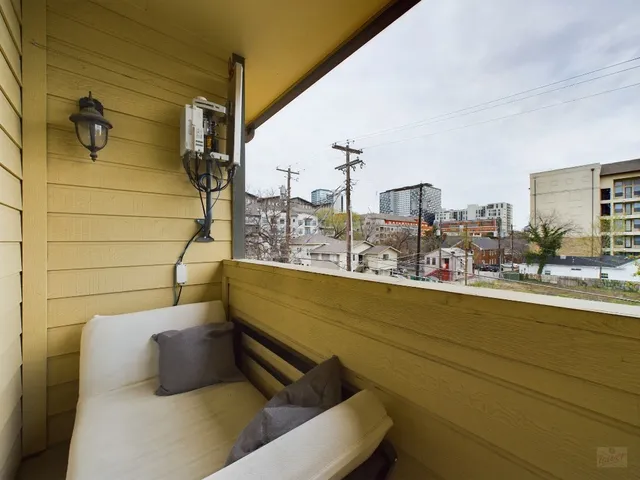$2,495 | 914 West 26th Street, Unit 303, Austin, TX 78705