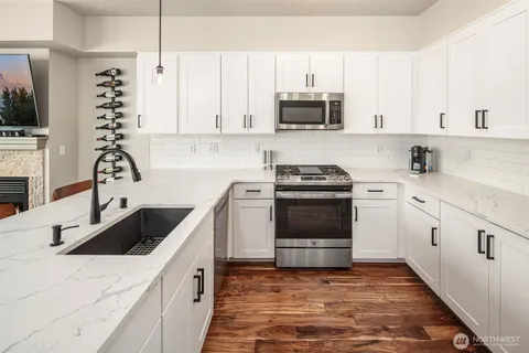 $735,000 | 1840 25th Avenue Northeast, Unit 202, Issaquah, WA 98029