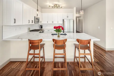 $735,000 | 1840 25th Avenue Northeast, Unit 202, Issaquah, WA 98029