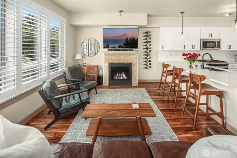 $735,000 | 1840 25th Avenue Northeast, Unit 202, Issaquah, WA 98029