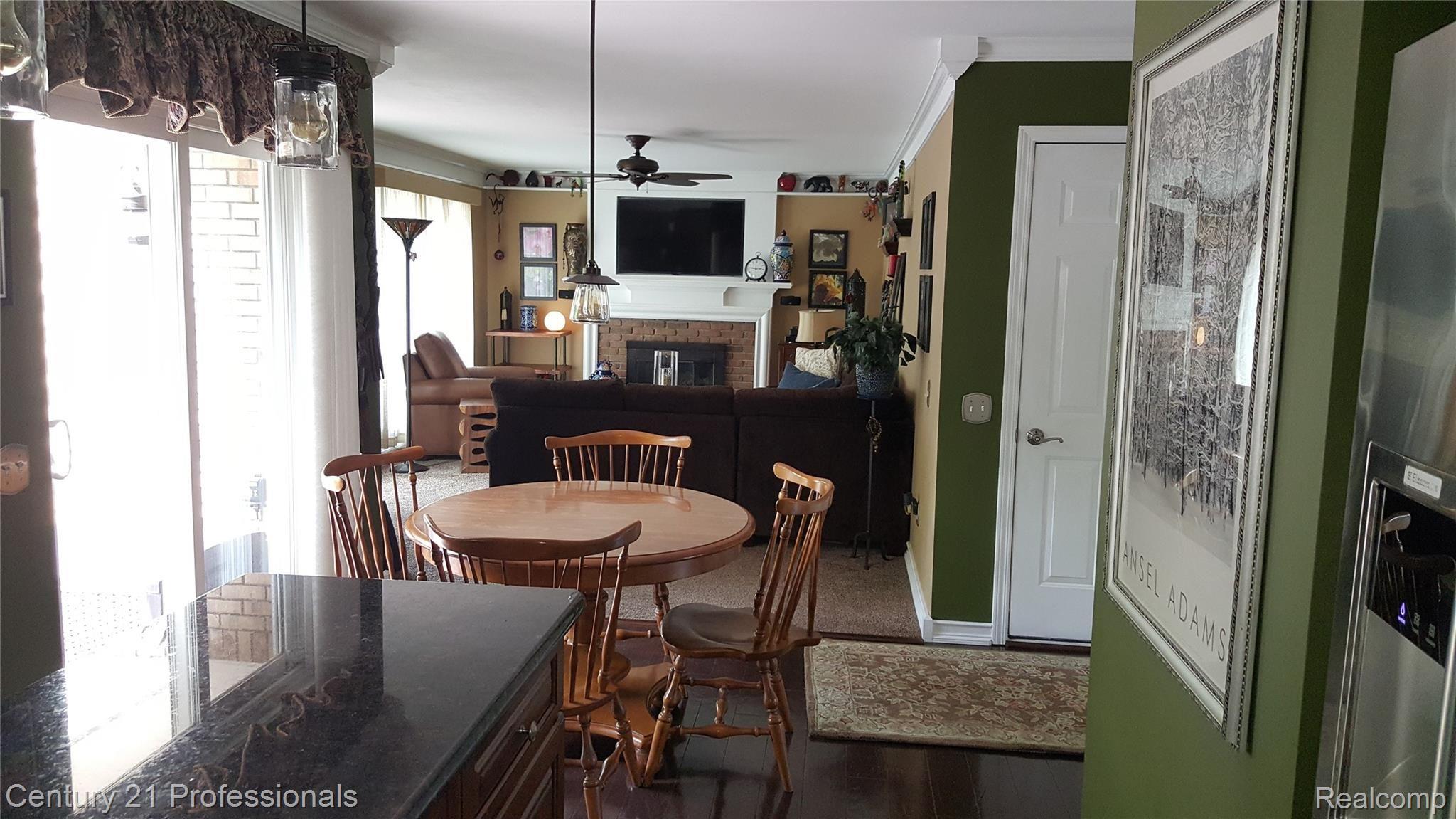133 Saxon Court Rochester, MI 48307 - Photo 14 of 42 Kitchen is open to Family Room