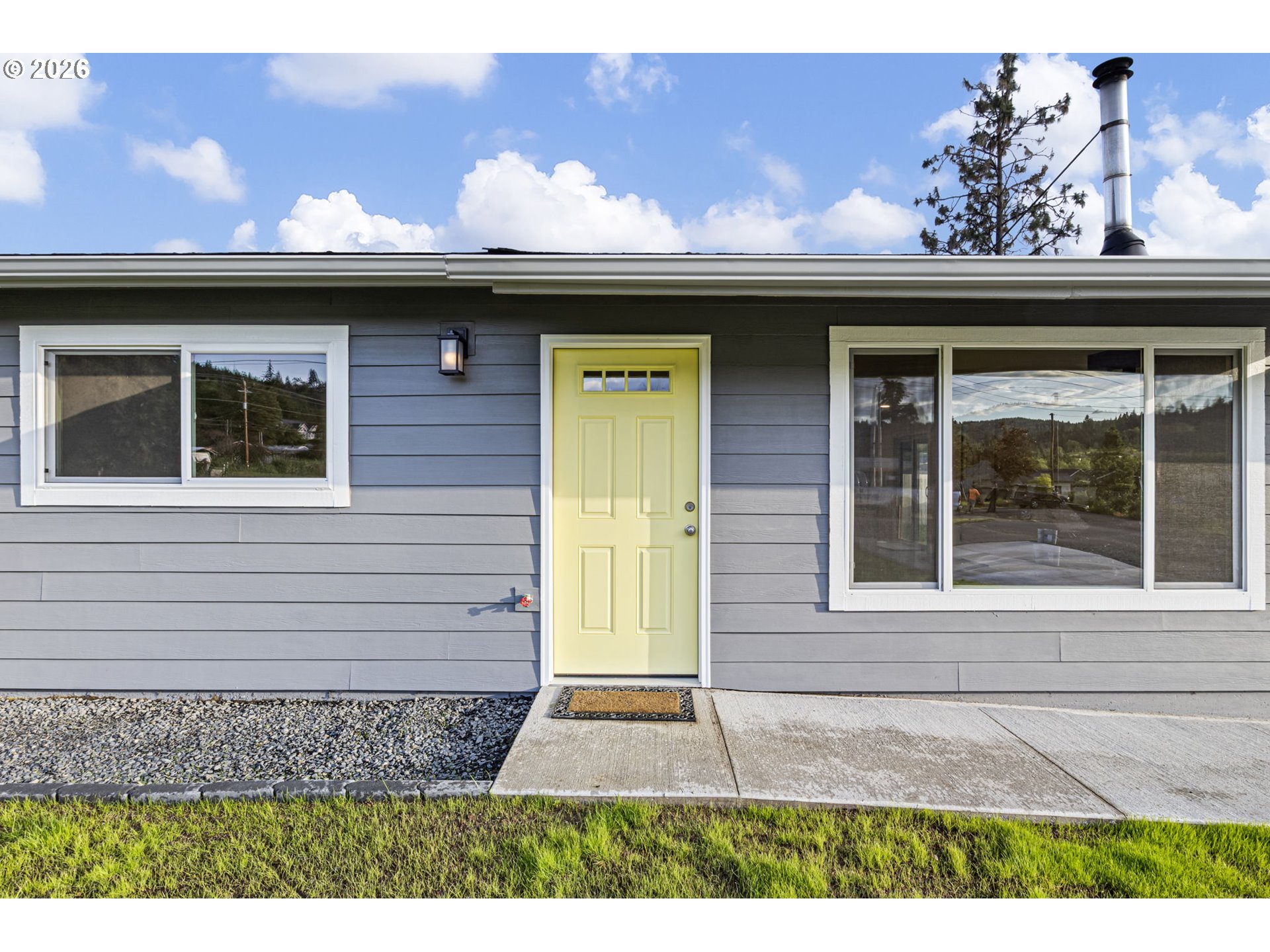 114 East 3rd Street Lowell, OR 97452 - Photo 4 of 31