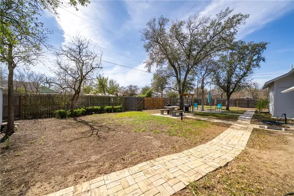 a view of a yard with a fountain