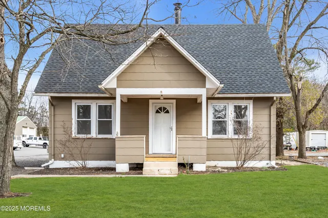 $3,200 | 2061 Lakewood Road, Toms River, NJ 08755