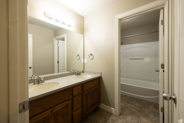 293 North 550 West Springville, UT 84663 - Photo 21 of 33 Upstairs full bathroom