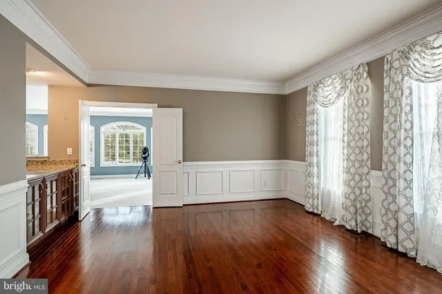 a table and chairs in patio with wooden fence