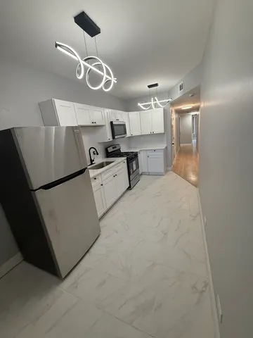 $2,000 | 6737 South East End Avenue, Unit 1N, Chicago, IL 60649