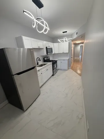 $2,000 | 6737 South East End Avenue, Unit 1N, Chicago, IL 60649