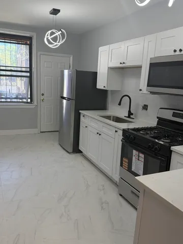 $2,000 | 6737 South East End Avenue, Unit 1N, Chicago, IL 60649