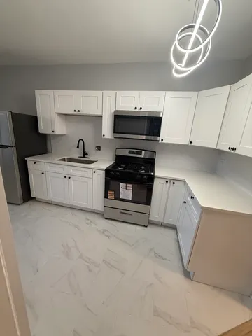 $2,000 | 6737 South East End Avenue, Unit 1N, Chicago, IL 60649