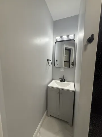 $2,000 | 6737 South East End Avenue, Unit 1N, Chicago, IL 60649