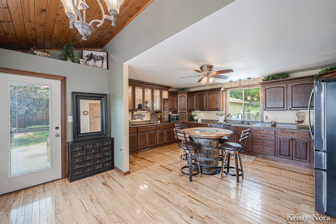 5937 East Pakes Road Crystal, MI 48818 - Photo 4 of 34