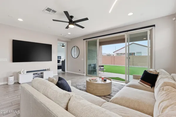 $460,000 | 2323 West Grenadine Road, Phoenix, AZ 85041