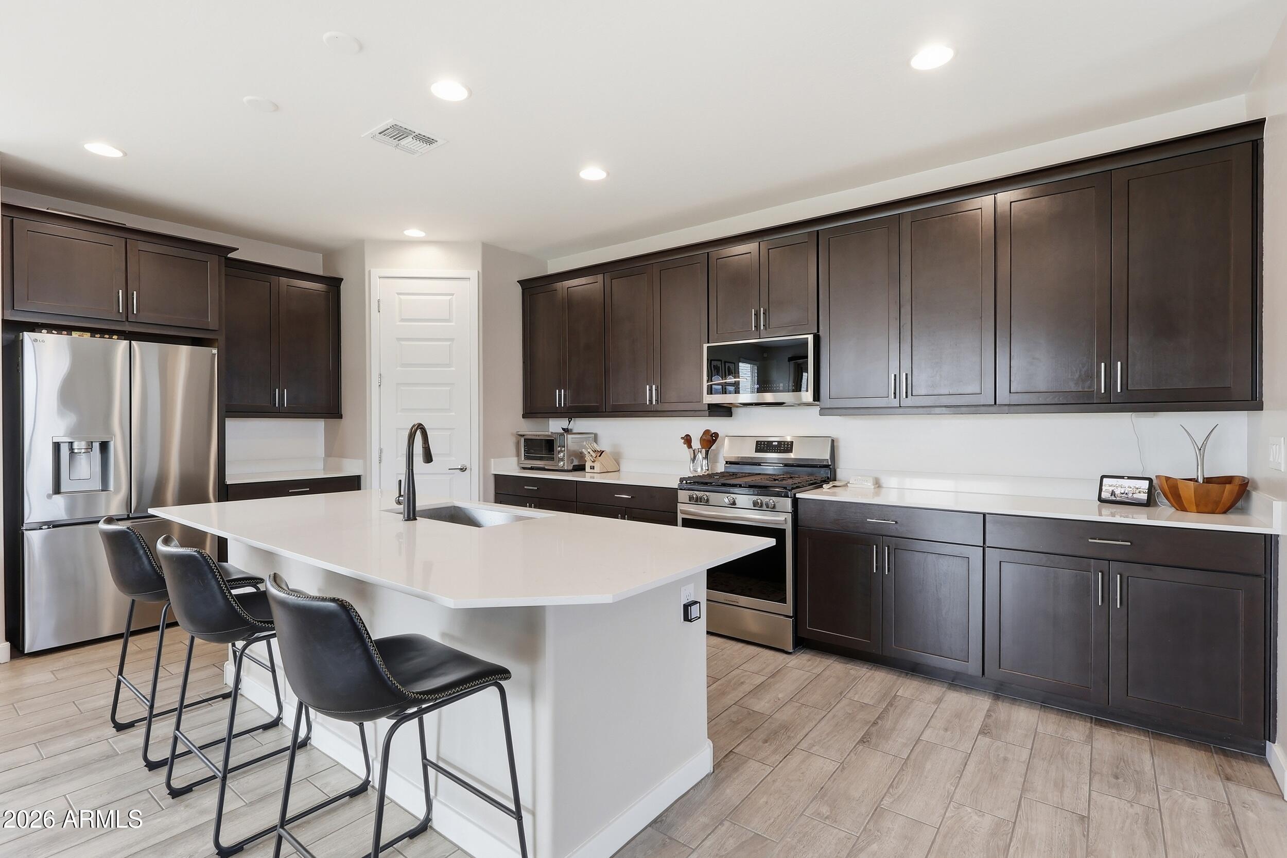 2323 West Grenadine Road Phoenix, AZ 85041 - Photo 6 of 33 Upgraded Appliances!