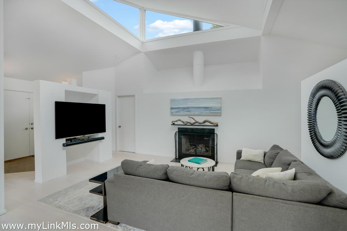 44 Cencelle Chilmark, MA 02535 - Photo 13 of 51