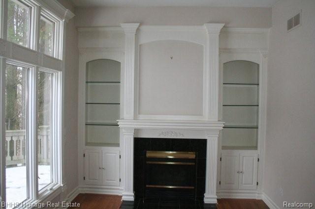 946 Gulley Road Howell, MI 48843 - Photo 10 of 17 Library