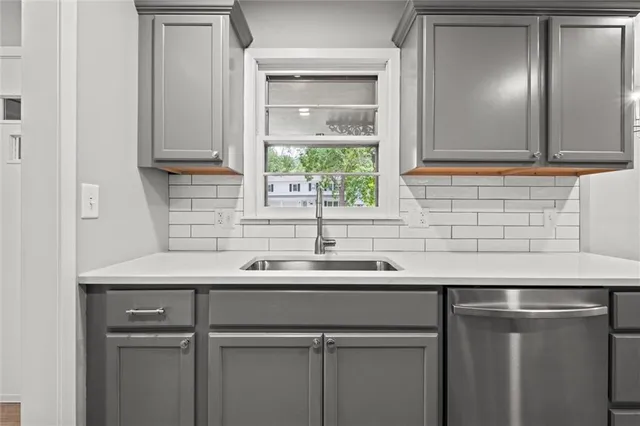 $279,900 | 6100 Englewood Avenue, Raytown, MO 64133