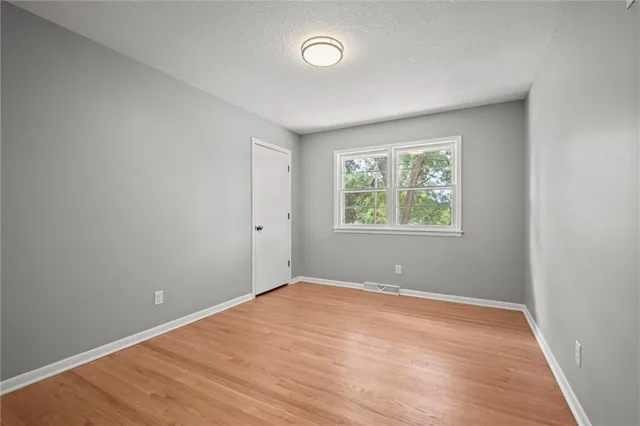 $279,900 | 6100 Englewood Avenue, Raytown, MO 64133