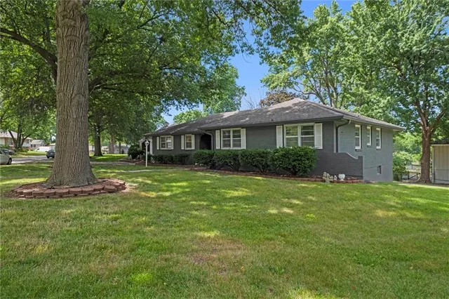 $279,900 | 6100 Englewood Avenue, Raytown, MO 64133