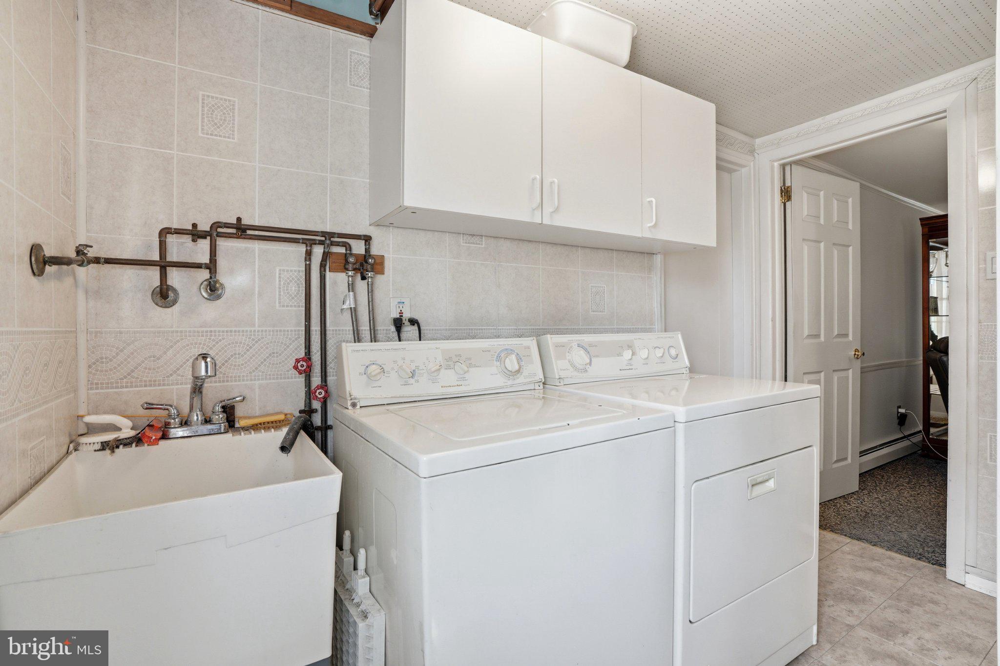 1624 Dillon Road Ambler, PA 19002 - Photo 22 of 47 a utility room with dryer and washer