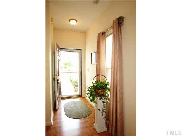 2104 Metacomet Way Raleigh, NC 27604 - Photo 3 of 24