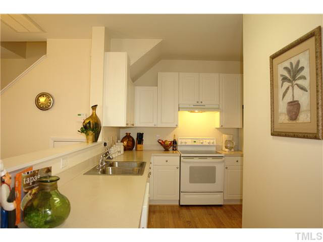 2104 Metacomet Way Raleigh, NC 27604 - Photo 5 of 24