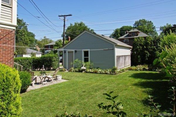 354 Moran Road Grosse Pointe, MI 48236 - Photo 4 of 11 DSC09574