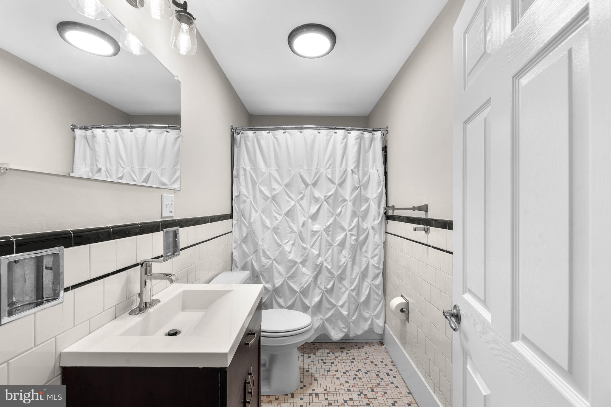 2816 Gillis Road Mount Airy, MD 21771 - Photo 22 of 52 Main level Full Bath