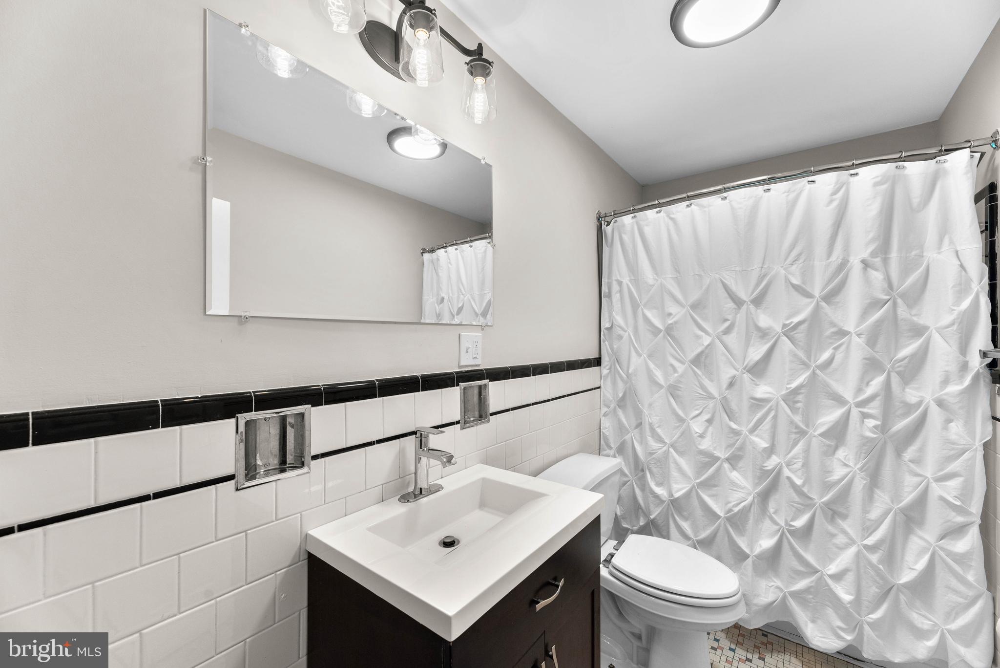 2816 Gillis Road Mount Airy, MD 21771 - Photo 23 of 52 Main Level Full Bath