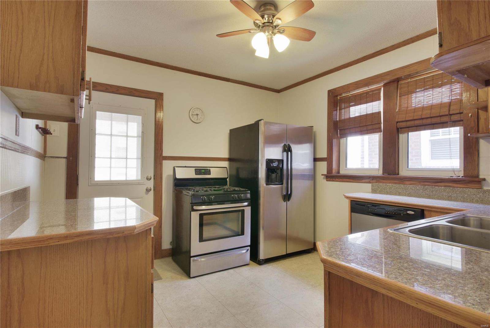 5531 Rosa Avenue St. Louis, MO 63109 - Photo 8 of 19 Gallery Image 8