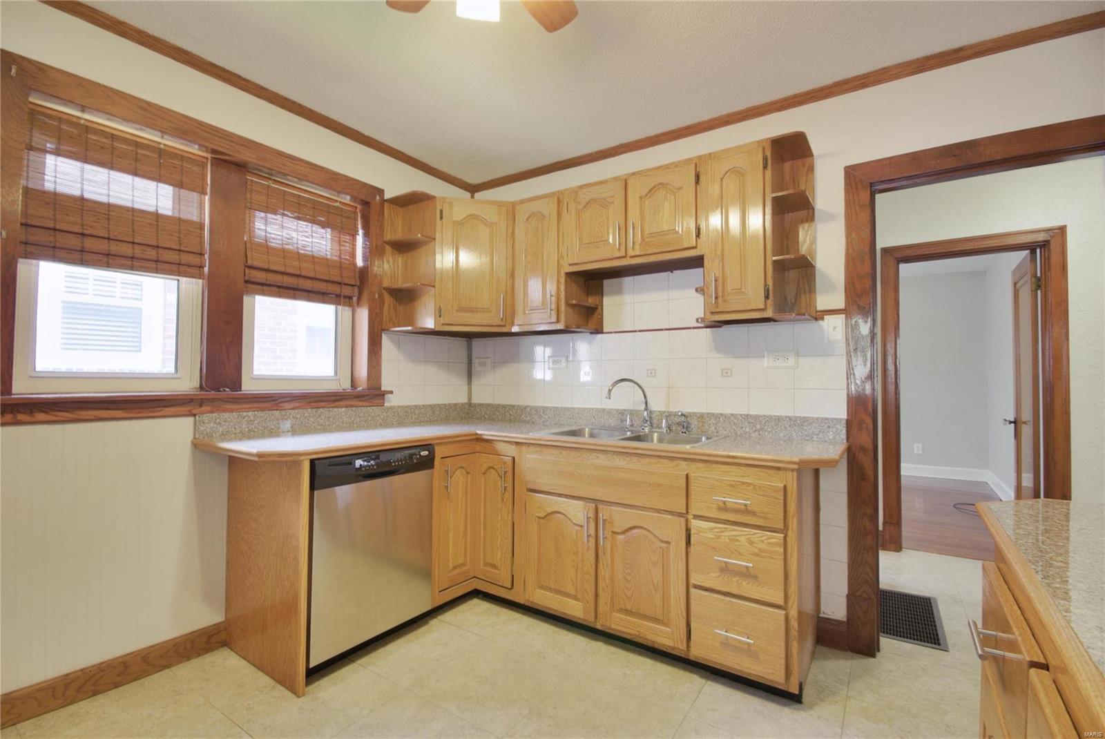5531 Rosa Avenue St. Louis, MO 63109 - Photo 9 of 19 Gallery Image 9
