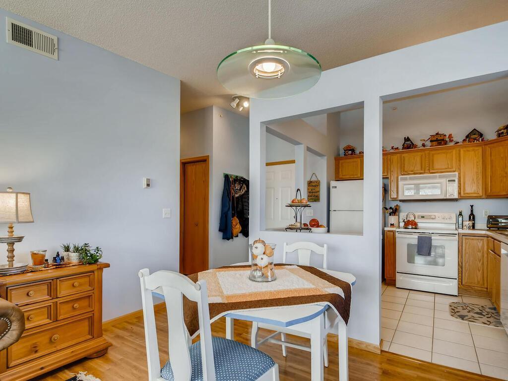 2496 County Rd C2 West, Unit 301 Roseville, MN 55113 - Photo 8 of 28