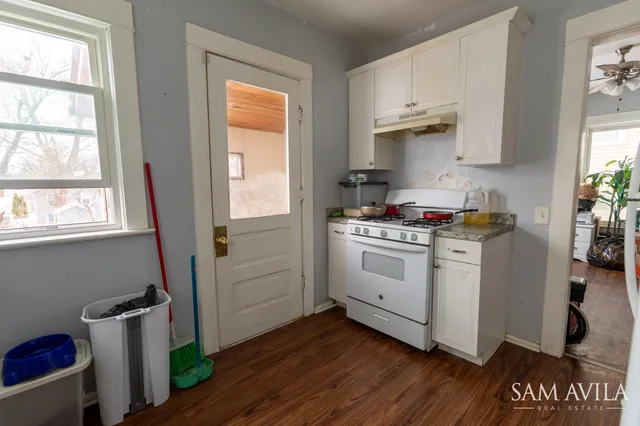 $218,900 | 452 Howard Street Southeast, Grand Rapids, MI 49507