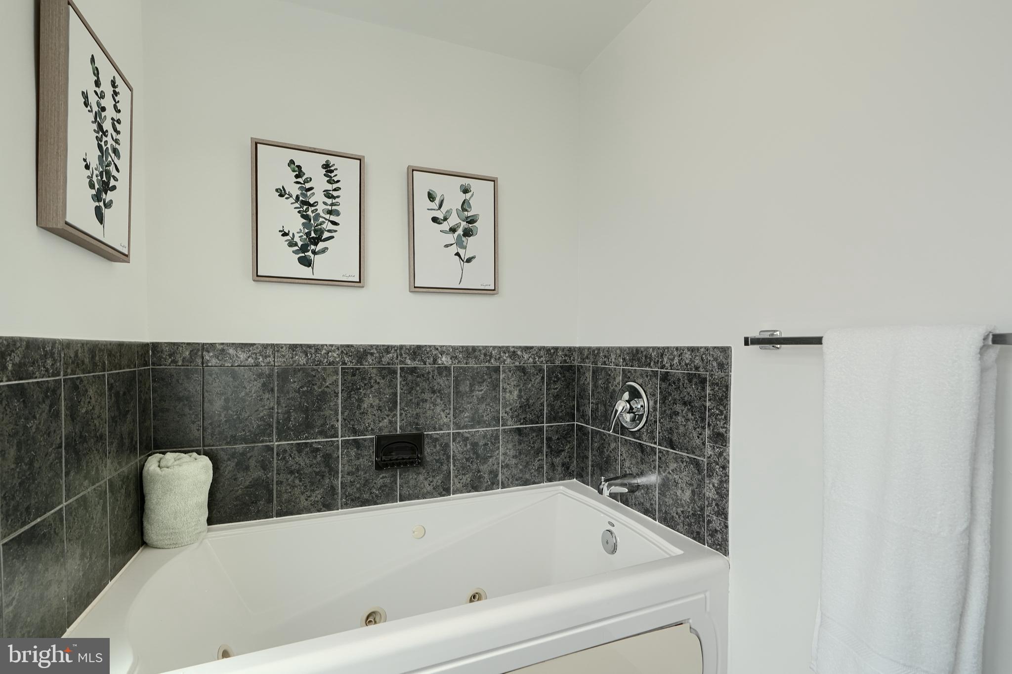 1600 Patapsco Street Baltimore, MD 21230 - Photo 36 of 40 a bathroom with a bathtub