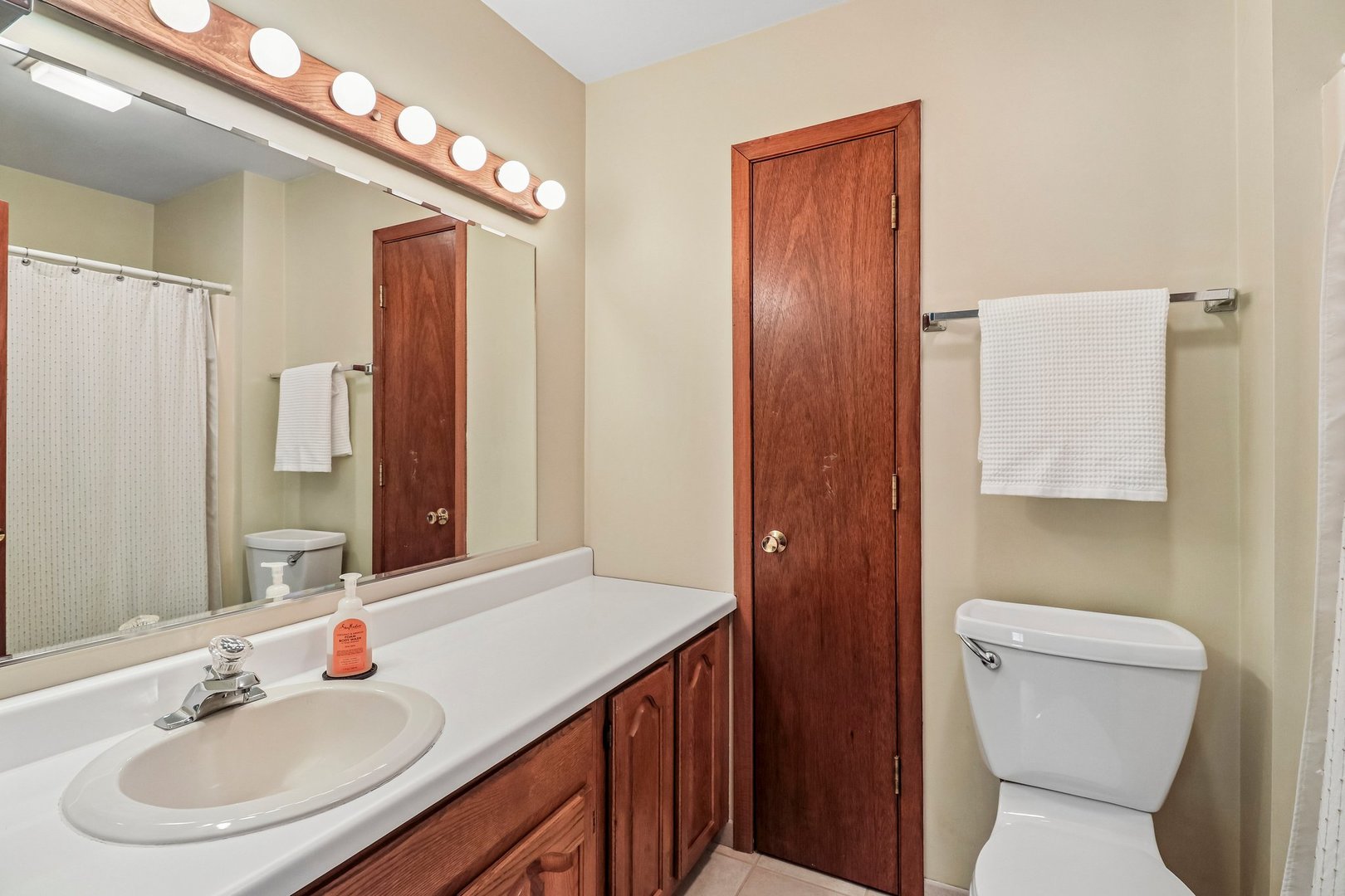 1079 Braeburn Road Mundelein, IL 60060 - Photo 19 of 52
