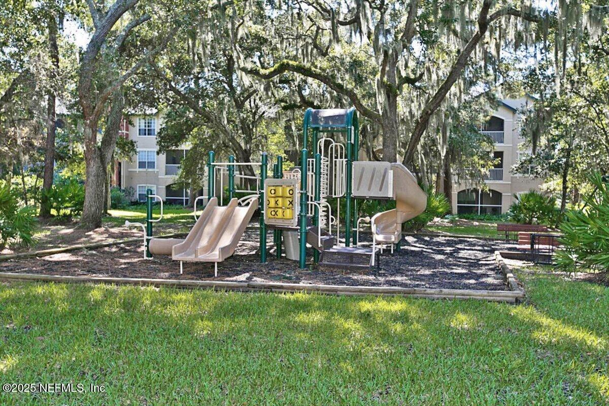 160 Veracruz Drive, Unit 422 Ponte Vedra Beach, FL 32082 - Photo 20 of 26 a view of a park with chairs and plants