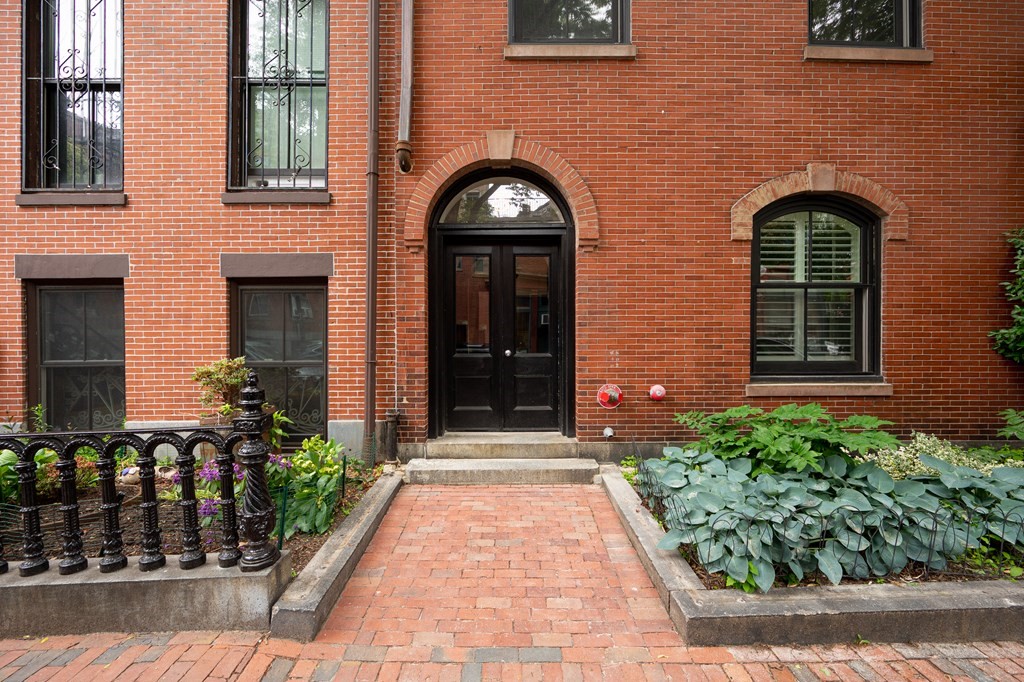 5 Dwight Street, Unit 1 Boston, MA 02118 - Photo 2 of 22 a front view of a house