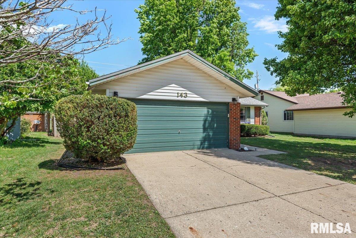 143 Springbrook Drive Springfield, IL 62702 - Photo 3 of 32