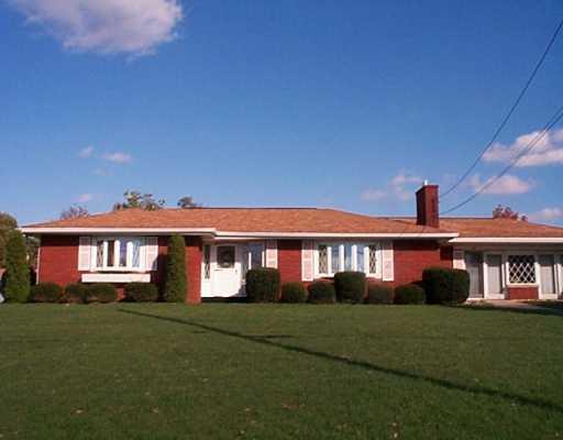 636 Elliot Drive McKees Rocks, PA 15136 - Photo 1 of 8 Exterior Front.