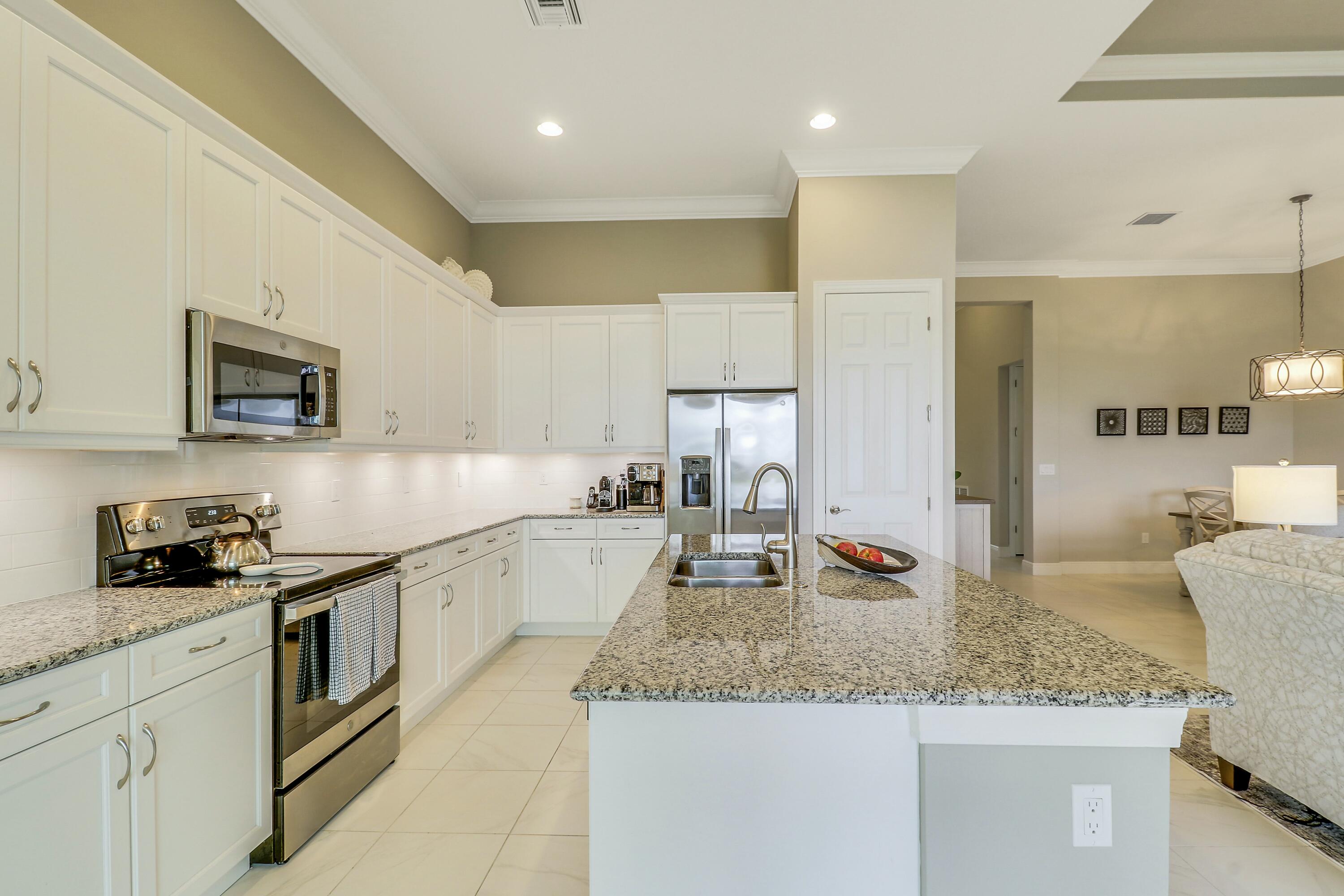 9182 Southwest Pepoli Way Port St. Lucie, FL 34987 - Photo 18 of 80 Kitchen
