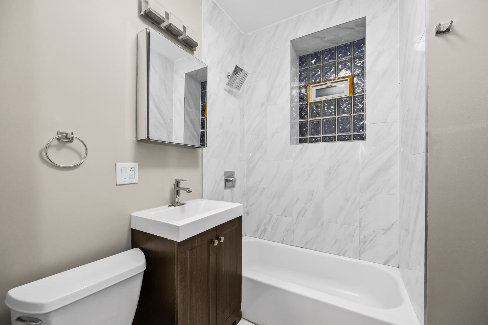4552 South Indiana Avenue Chicago, IL 60653 - Photo 13 of 14