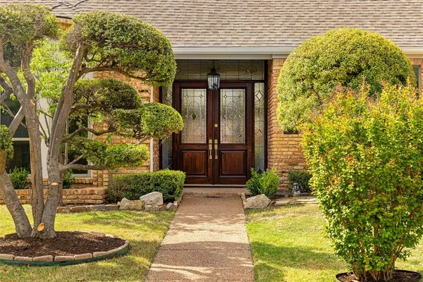 $1,200,000 | 5824 Gallant Fox Lane, Plano, TX 75093