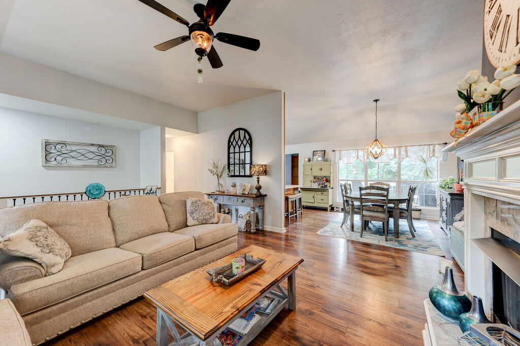 10908 Possum Trail Road Harrison, TN 37341 - Photo 11 of 52 Living Room