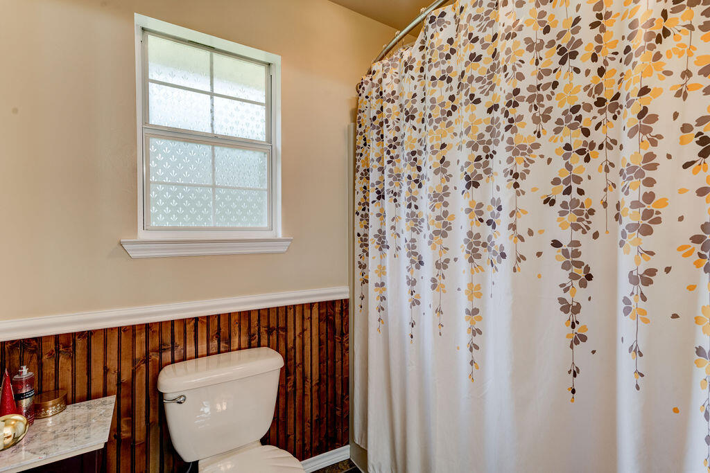 10908 Possum Trail Road Harrison, TN 37341 - Photo 25 of 52 Primary Bathroom