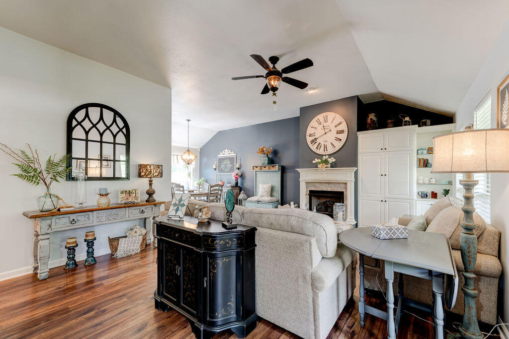10908 Possum Trail Road Harrison, TN 37341 - Photo 6 of 52 Living Room