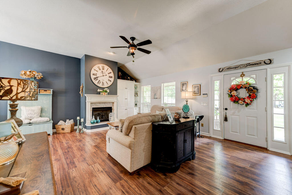 10908 Possum Trail Road Harrison, TN 37341 - Photo 7 of 52 Living Room